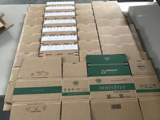 300g / M2 Kotak Karton Mesin Perekatan Listrik Didorong Oranye untuk Kotak Bergelombang